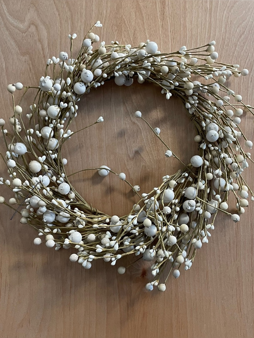 White Pip Berry Winter/Christmas Wreath 10 inch